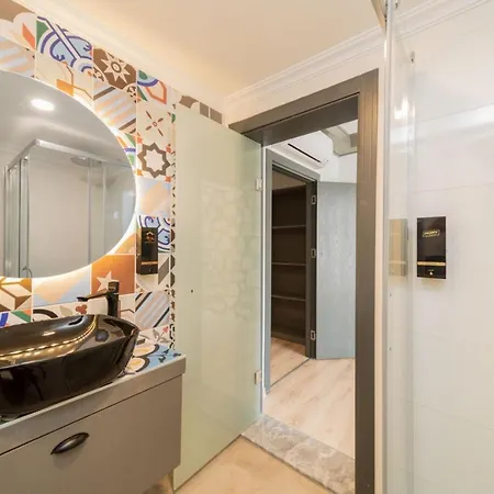 Peaceful Flat Near Hadrians Gate شقة